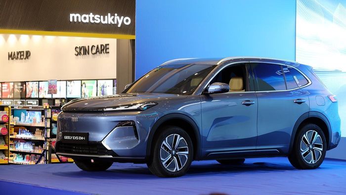 Geely EX5 EM-i hiện đang được Tasco Auto phân phối tại Việt Nam với 3 phiên bản Pro, Max và Ultra, đi kèm mức giá lần lượt 789 triệu, 909 triệu và 969 triệu đồng