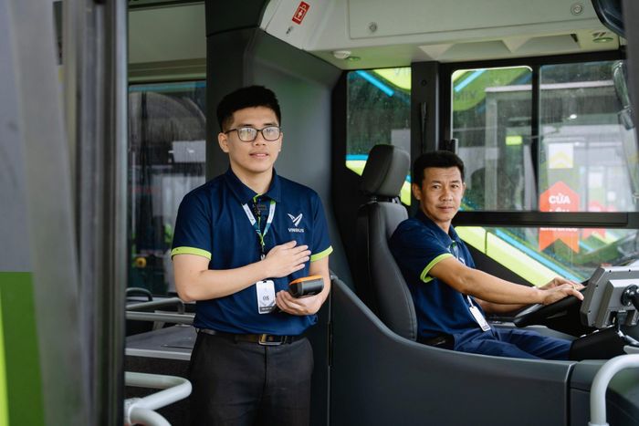Dịch vụ ổn định cùng việc vận hành bằng xe buýt điện góp phần mang lại trải nghiệm dễ chịu hơn và giảm tác động đến môi trường đô thị