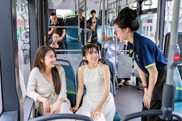 Xe buýt đang dần trở thành phương tiện được nhiều người lựa chọn để di chuyển hằng ngày 