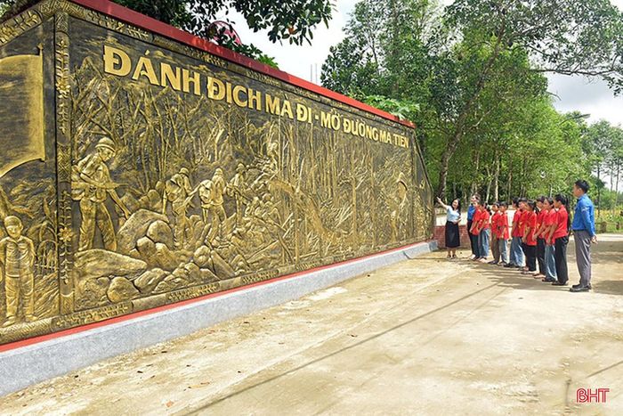 Chỉ huy Sở Tiền phương Tổng cục Hậu cần, Bộ Tư lệnh 559, 500 (xã Hương Đô) là hai điểm thuộc di tích quốc gia đặc biệt Đường Trường Sơn - Đường Hồ Chí Minh..