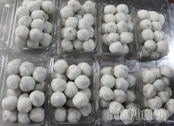 Từng hộp bánh hòn được đóng gói cẩn thận, sẵn sàng theo chân thực khách đi khắp mọi miền.