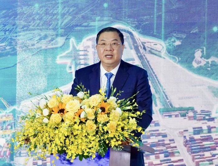 Phó Thủ tướng Thường trực Phạm Gia Túc phát biểu tại lễ khởi công dự án đầu tư xây dựng tổng thể bến cảng container Liên Chiểu. Ảnh: Cổng TTĐT thành phố Đà Nẵng.