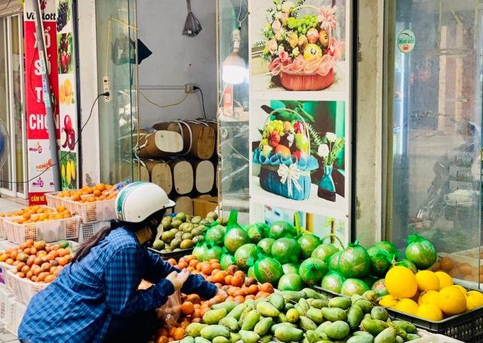 Quýt sim được nhiều người tiêu dùng ưa chuộng vì hương vị thơm ngon, giá lại phải chăng.