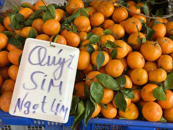Quýt sim cuối vụ mỏng vỏ, ngọt đậm nên được ưa chuộng.