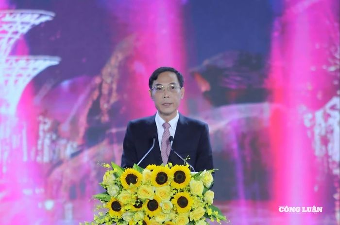 Phó Chủ tịch UBND tỉnh Thanh Hóa Đầu Thanh Tùng phát biểu khai mạc lễ hội
