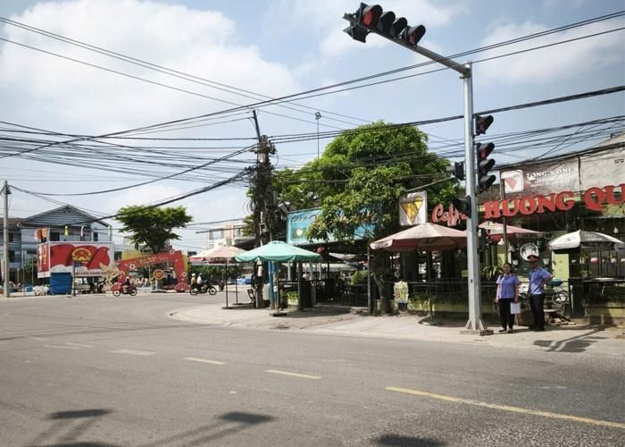 VKSND khu vực 11, TP Đà Nẵng tiến hành kiểm tra, xác minh đối với tình trạng vạch kẻ đường cho người đi bộ, vạch dừng trước đèn tín hiệu giao thông bị mờ hoặc chưa được kẻ tại một số vị trí trên địa bàn.