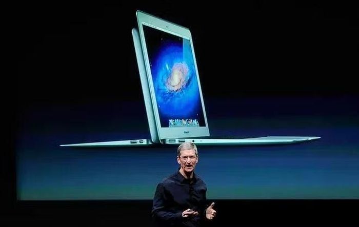 Tim Cook tại sự kiện đầu tiên của Apple trên cương vị CEO vào tháng 10/2011