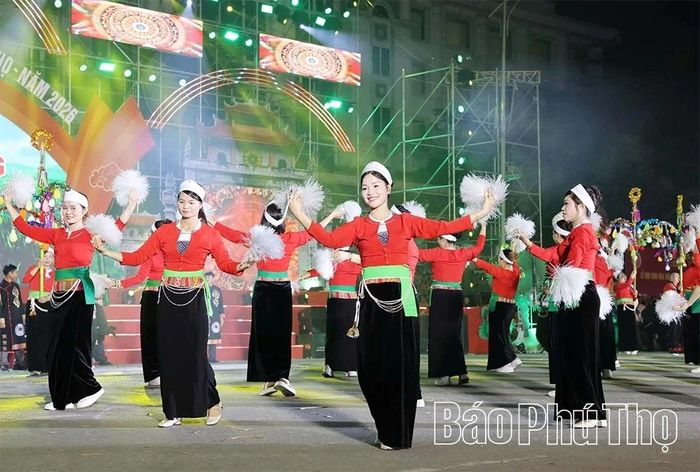 Sắc màu văn hóa Mường.
