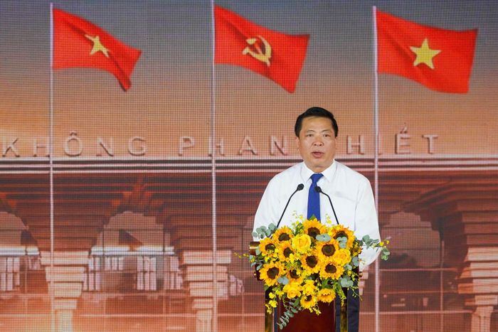 Bộ trưởng Bộ Xây dựng Trần Hồng Minh phát biểu tại lễ khởi công. Ảnh: N.X