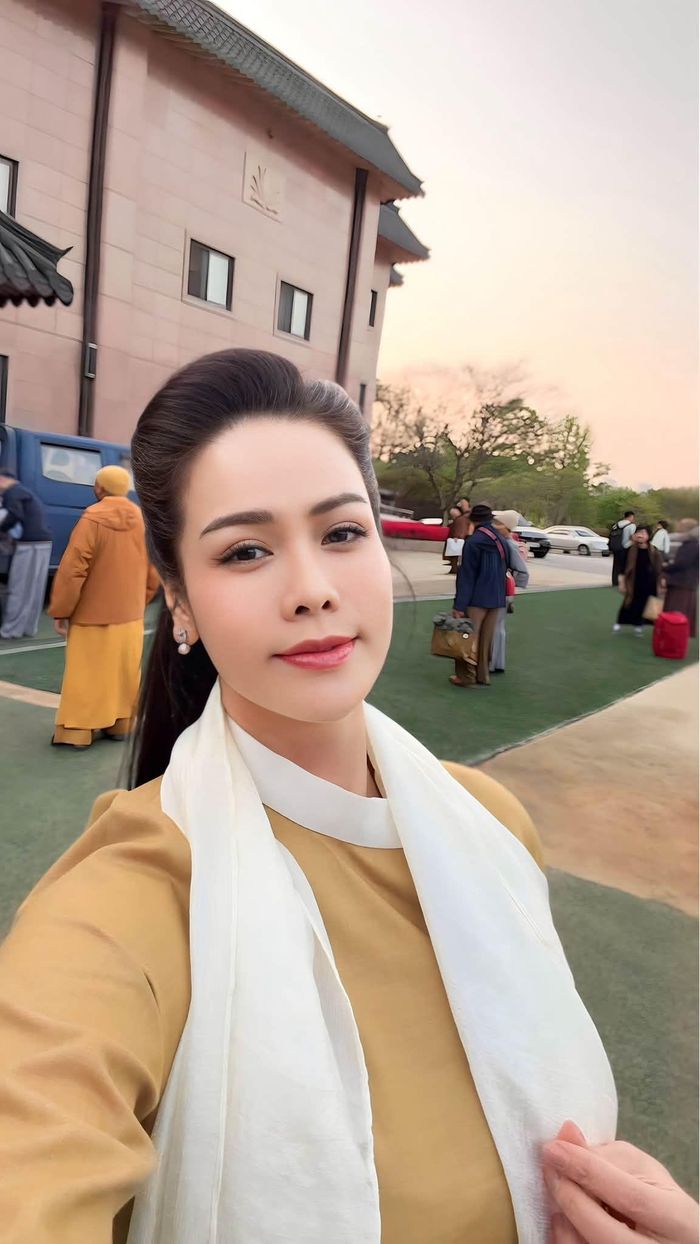 Ca sĩ Nhật Kim Anh đang tham gia chuyến hành hương tại Hàn Quốc - Trung Quốc.