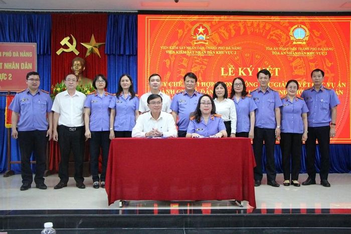  VKSND khu vực 2, TP Đà Nẵng và TAND khu vực 2, TP Đà Nẵng ký kết quy chế phối hợp trong công tác giải quyết các vụ án hành chính, dân sự và thí điểm VKSND khởi kiện vụ án dân sự để bảo vệ quyền dân sự của các chủ thể là nhóm dễ bị tổn thương hoặc bảo vệ lợi ích công.