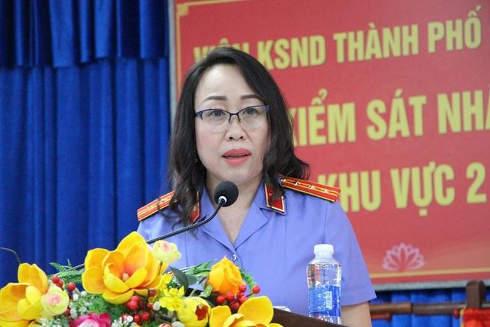  Đồng chí Bùi Thị Hải - Viện trưởng VKSND khu vực 2, TP Đà Nẵng phát biểu tại hội nghị.