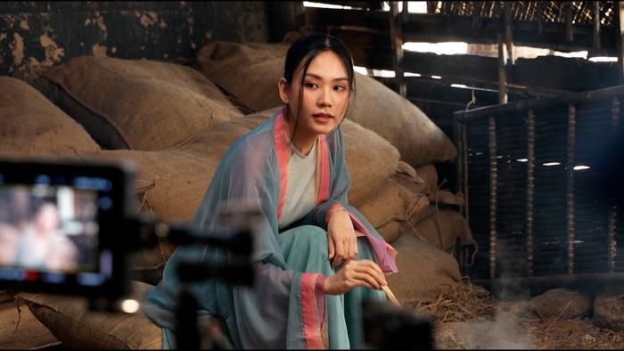 Công bằng mà nói, Mai Phương thể hiện tròn vai trong lần đầu "chạm ngõ" điện ảnh.