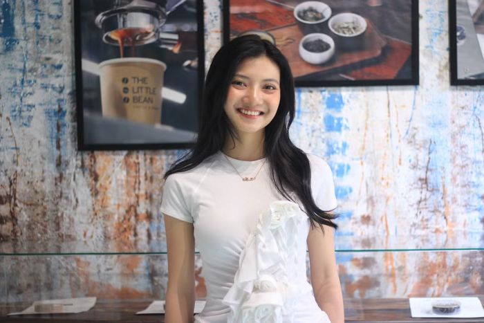 Heo năm móng đang là cái tên thu hút phòng vé dịp cuối tuần, khi tạm dẫn đầu doanh thu với khoảng 47 tỷ đồng. Trong đó, diễn viên Nhật Ý được chú ý nhờ vai Sa - cô gái chịu bi kịch chết oan. Sau biến cố, nhân vật trở thành nỗi ám ảnh với người dân sống gần khu mộ Cô Năm Hợi.