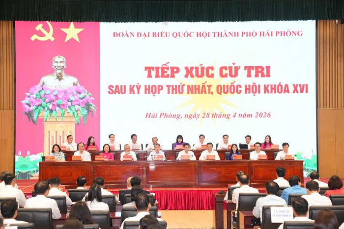 Thủ tướng cùng các đại biểu Quốc hội tiếp xúc cử tri thành phố Hải Phòng