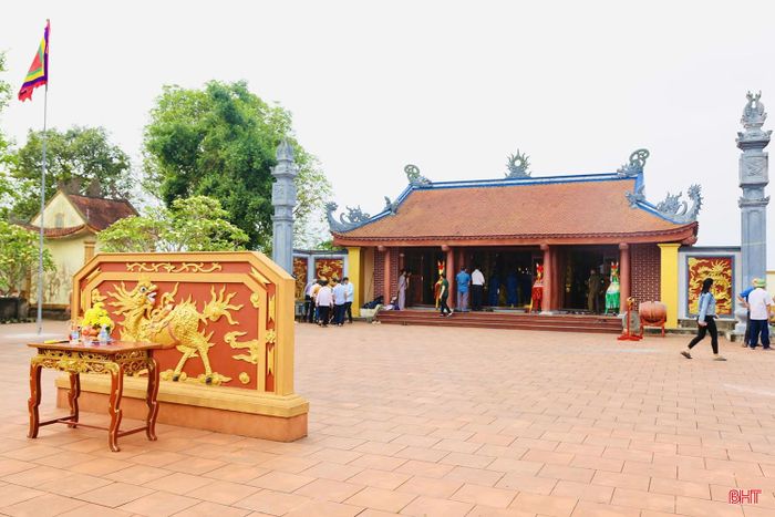 Đền Thần Nông tọa lạc tại thôn Tri Khê, xã Thạch Hà, là nơi sinh hoạt văn hóa tâm linh gắn bó mật thiết với đời sống sản xuất nông nghiệp của người dân địa phương qua nhiều thế hệ. Theo tư liệu lịch sử, đền được xây dựng từ thời Nguyễn.