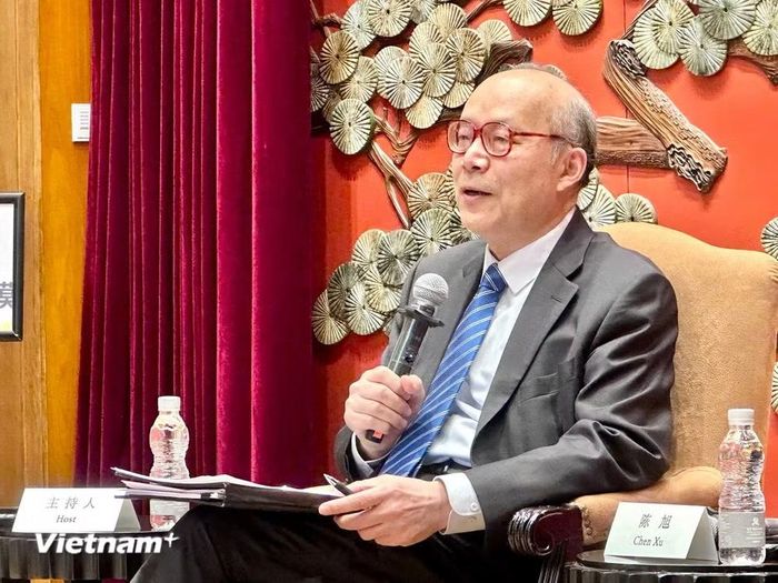 Đại sứ Trần Húc, Chủ tịch Hội nghị Quan chức Cao cấp (SOM) APEC 2026, phát biểu tại diễn đàn ngoại giao về năm APEC 2026. (Ảnh: Việt Đức/Vietnam+)