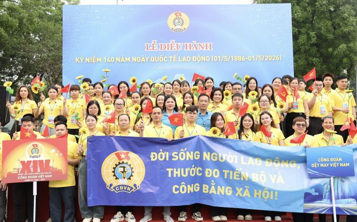 Lễ diễu hành với sự tham gia của 1.000 công nhân lao động.