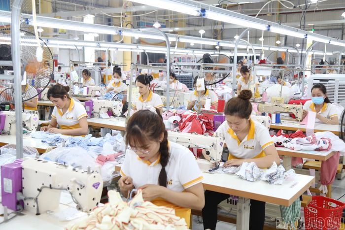 Ngành công nghiệp đóng góp tích cực vào tăng trưởng kinh tế.