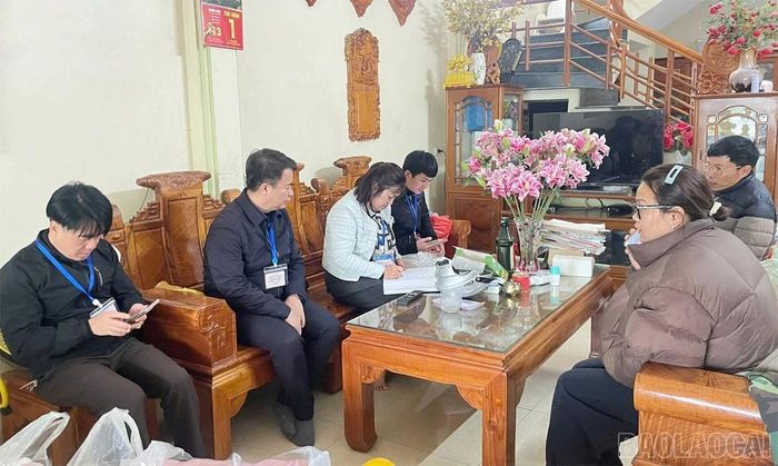 Giám sát hoạt động phỏng vấn trực tiếp và thu thập thông tin tại các hộ kinh doanh cá thể.