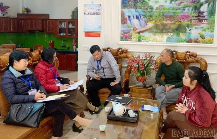Đoàn công tác kiểm tra thực tế hoạt động điều tra tại các cơ sở sản xuất - kinh doanh trên địa bàn.