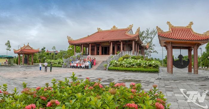 Khu di tích lịch sử quốc gia địa điểm lưu niệm các Thanh niên xung phong Đại đội 915 hy sinh tại ga Lưu Xá (phường Gia Sàng).