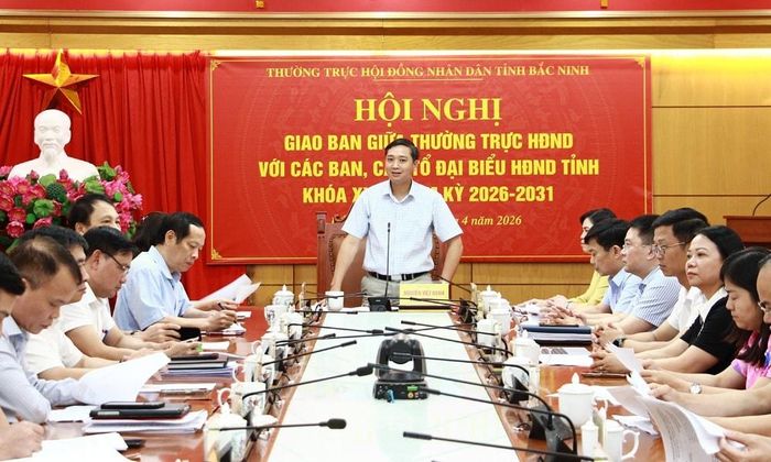 Phó Bí thư Tỉnh ủy, Chủ tịch HĐND tỉnh Nguyễn Việt Oanh chủ trì hội nghị giao ban giữa Thường trực HĐND tỉnh với các Ban và Tổ đại biểu HĐND tỉnh khóa XX
