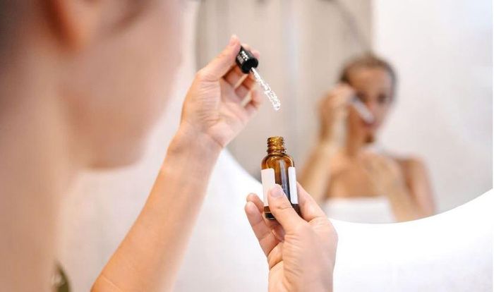 Nên chọn nồng độ thấp, sau đó tăng dần tần suất khi da đã thích nghi