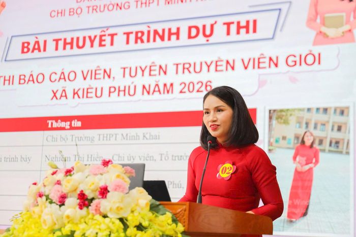 Thí sinh Nghiêm Thị Hiền, Chi ủy viên chi bộ Trường THPT Minh Khai đạt giải Nhất hội thi. Ảnh: Đức Hùng
