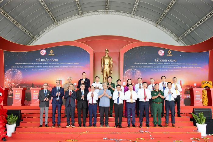 Các đại biểu tham dự lễ khởi công. Ảnh: DŨNG PHƯƠNG