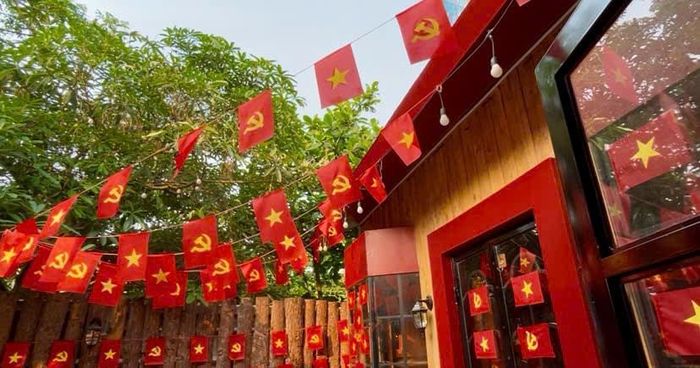Màu sắc rực rỡ, bắt mắt của lá cờ đỏ sao vàng.
