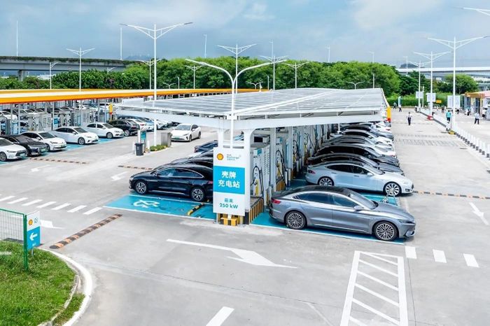 Trung Quốc đang khiến các ông lớn trong ngành ô tô toàn cầu "toát mồ hôi" trong cơn lốc xanh hóa.