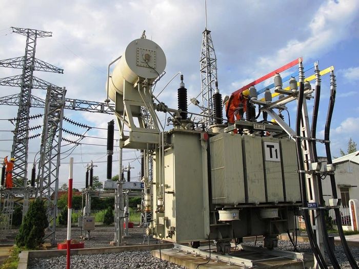Thành phố hỗ trợ Công ty Điện lực Đà Nẵng triển khai nhiều dự án lưới điện và trạm biến áp trên địa bàn. Ảnh: MAI QUẾ