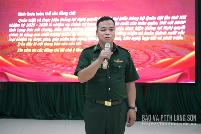 Thí sinh trả lời câu hỏi từ Ban giám khảo