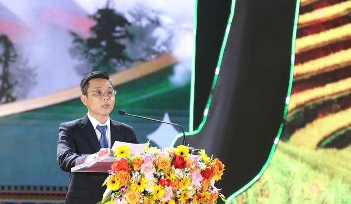 Lãnh đạo phường Sa Pa khai mạc lễ hội.