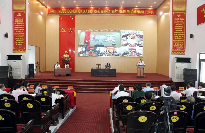 Quang cảnh Hội nghị tiếp xúc cử tri