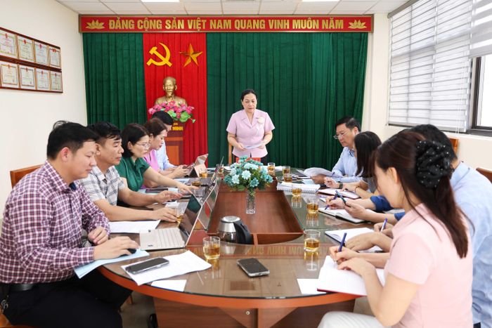 Đoàn giám sát HĐND đặc khu Vân Đồn làm việc tại Trung tâm Truyền thông và Văn hóa đặc khu. Ảnh: Vân Đồn