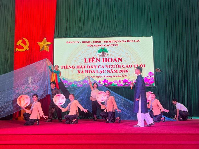 Các tiết mục văn nghệ của cán bộ, hội viên người cao tuổi xã Hòa Lạc tham dự liên hoan. Ảnh: TH