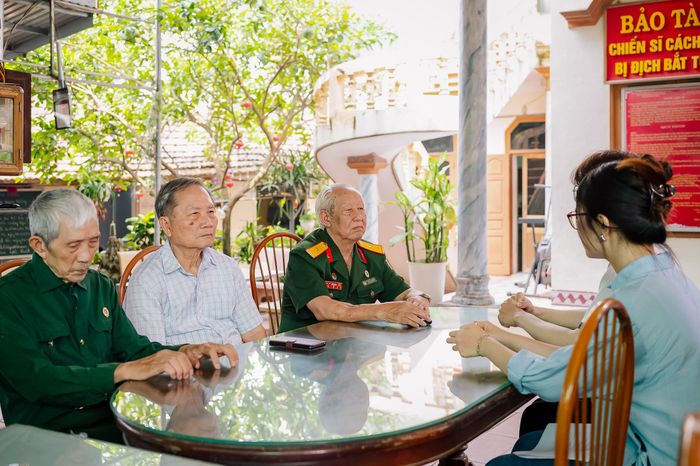 Các bạn trẻ đã học cách kiên nhẫn hơn, lắng nghe nhiều hơn, để mỗi câu chuyện được kể một cách tự nhiên và trọn vẹn nhất. Ảnh: BTC