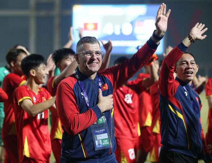 HLV Cristiano Roland và các học trò có thể tạo nên bất ngờ ở bảng C, VCK U17 châu Á 2026. Ảnh: S.N