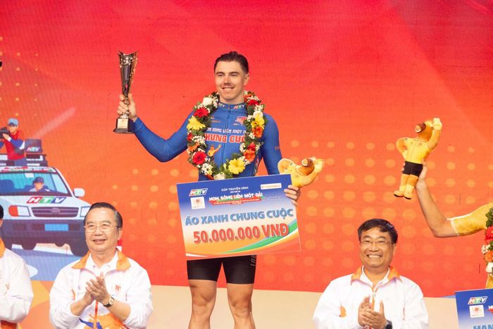 Marchuk Dzianis giành danh hiệu áo vàng 