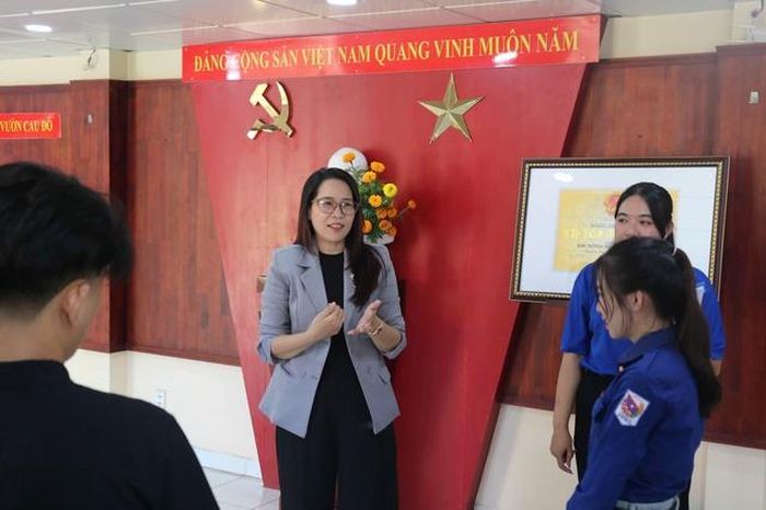 Bà Phạm Thị Thanh Tuyền, Phó Giám đốc Trung tâm Cung ứng dịch vụ công phường Thới An, Tp.HCM.