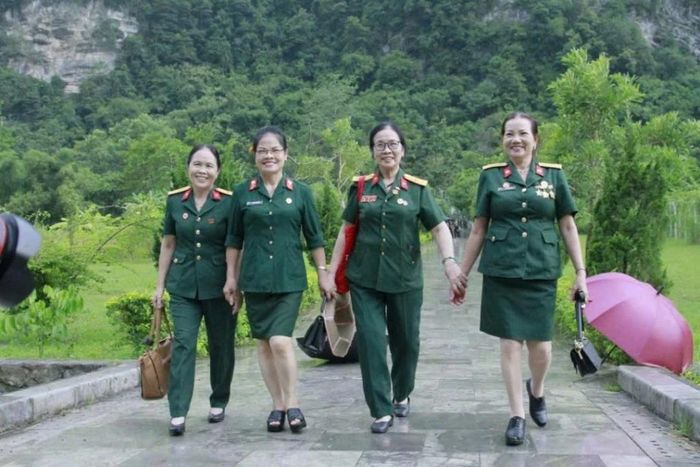 Những nữ cựu công binh Trường Sơn trở lại chiến trường xưa.