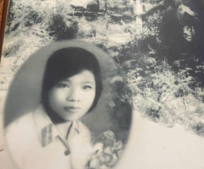 Tấm ảnh nữ chiến sĩ bộ đội Trường Sơn Nguyễn Thị Ty chụp năm 1974.