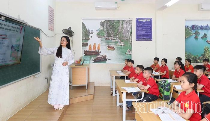 Cô và trò Trường Tiểu học Thượng Nông, xã Tam Nông thi đua dạy tốt, học tốt.
