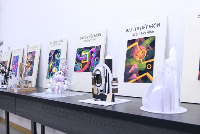 Triển lãm bài tập của sinh viên Trường Khoa học liên ngành và Nghệ thuật