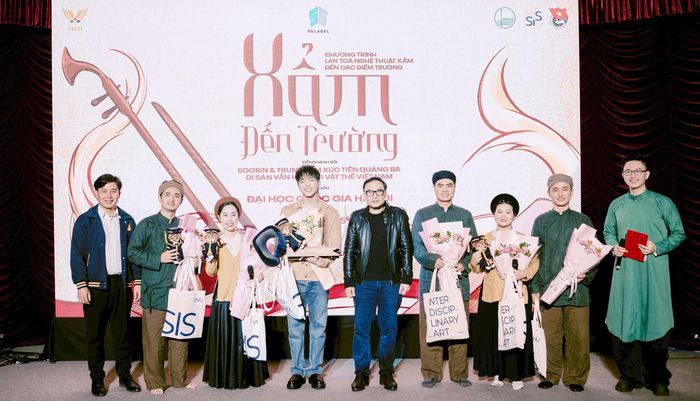 Sinh viên Trường Khoa học liên ngành và Nghệ thuật, ĐHQG Hà Nội tham gia dự án cộng đồng "Xẩm đến trường" của ca sĩ Soobin