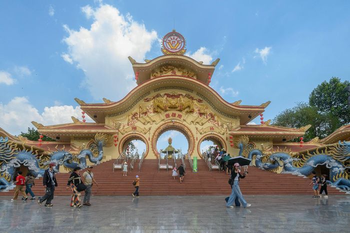  Theo đại diện đơn vị vận hành, “Hành trình chiến xa” sẽ không chỉ phục vụ riêng dịp lễ mà tiếp tục duy trì trong mùa cao điểm hè, kết hợp với các hoạt động khác như Lễ hội Trái cây Nam Bộ. Việc bổ sung các sản phẩm trải nghiệm mới được kỳ vọng giúp đa dạng hóa hoạt động vui chơi, đồng thời tăng sức hút cho khu du lịch trong thời gian tới.