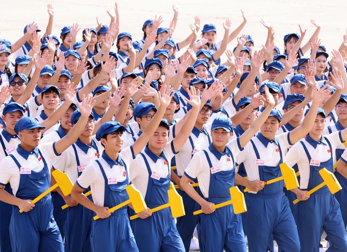 Khối Công nhân Việt Nam diễu hành tại Lễ kỷ niệm, diễu binh, diễu hành 80 năm Cách mạng tháng Tám thành công và Quốc khánh nước CHXHCN Việt Nam (2/9/1945 - 2/9/2025). Ảnh: Thống Nhất - TTXVN