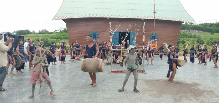 Nhiều hoạt động văn hóa đặc sắc của người Ba Na được truyền dạy cho thế hệ trẻ, tạo nên bản sắc độc đáo